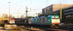 Zwei Cobra 2843 und 2823  kommen mit einem Kalkzug aus Yves-Gomeze(B) nach Millingen und fahren in Aachen-West ein,  und im Hintergrund steht die Class 66 DE6312  Alix  von Crossrail in der