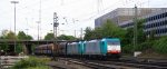 Zwei Cobra 2834 und 2830 kommen mit einem langen  Kalkzug aus Yves-Gomeze(B) nach Millingen und fahren in Aachen-West ein in der Abendstimmung am 15.5.2013.