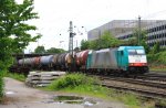 Die Cobra 2825 kommt mit einem Kurzen lzug aus Antwerpen-Petrol(B) nach Basel(CH) und fhrt in Aachen-West ein bei Sonne und Wolken am 30.5.2013.