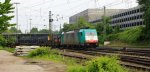 Die Cobra 2818  kommt aus Richtung Montzen/Belgien mit einem langen Citroen-Autoleerzug aus Belgien und fhrt in Aachen-West ein  bei Sonne und Wolken Mix am 1.6.2013