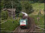 Mit einen Autotransportzug am Haken macht sich die Cobra 2822 auf den Weg hinauf nach Belgien.Bildlich festgehalten auf der Steilrampe bei Reinharzkehl (AC),  im August 2012.