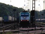 Die Cobra 2820  fhrt mit einem langen lleerzug aus Basel(CH) nach Antwerpen-Petrol(B)bei der Ausfahrt von Aachen-West und fhrt in Richtung Montzen/Belgien in der Abendstimmung am 14.6.2013.