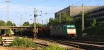 Die Cobra 2841 kommt aus Richtung Montzen/Belgien mit einem langen Kohlenzug aus Zandvliet(B) und fhrt in Aachen-West ein in der Abendsonne am 14.6.2013.