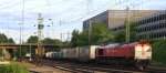 Die Class 66 DE6312  Alix  von Crossrail kommt aus Richtung Montzen/Belgien mit einem langen Ewals-Cargo-Care-Containerzug aus Genk-Zuid-Haven(B) nach Novara(I) und fhrt in Aachen-West ein und im