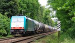 Die Cobra 2813 kommt aus Richtung Aachen-West kommt die Gemmenicher-Rampe hochgefahren nach Belgien  mit einem lagen Kesselzug aus Ludwigshafen-BASF nach Antwerpen-BASF(B) am Ende fhrt Cobra 2820 als