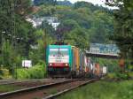 Cobra 186 216 (2824) schleppt am 28.07.2013 einen KLV aus Aachen West ber die Rampe der Montzenroute nach Belgien hoch.