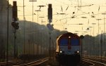 Die Class 66 PB12  Marleen  von Crossrail fhrt mit viel Qualm mit einem langen Ewals-Cargo-Care Containerzug aus Novara(I) nach Genk-Zuid-Haven(B) bei der Ausfahrt aus Aachen-West und fhrt in in