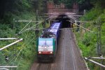 Die Cobra 2826 kommt aus dem Gemmenicher-Tunnel aus Belgien mit einem langen Citroen-Autoleerzug aus Belgien und fhrt nach Aachen-West und rollt die Gemmenicher-Rampe herunter nach Aachen-West.