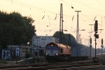 Die Class 66 PB12  Marleen  von Crossrail fhrt mit viel Qualm mit einem langen Ewals-Cargo-Care Containerzug aus Novara(I) nach Genk-Zuid-Haven(B) bei der Ausfahrt aus Aachen-West und fhrt in