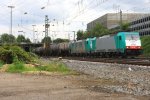 Zwei Cobra 2808 und 2825 kommen mit einem sehr langen lzug aus Antwerpen-Petrol(B) nach Basel(CH) und fahren in Aachen-West ein in der Abendstimmung am 31.8.2013.