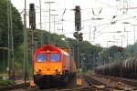 Die Class 66 DE6313 von Crossrail fhrt mit viel Dieselpower mit einem langen P&O Ferrymasters Containerzug aus Gallarate(I) nach Zeebrugge(B) bei der Ausfahrt von Aachen-West und fhrt in Richtung