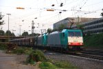 Zwei Cobra 2813 und 2830 kommen mit einem langen Kalkzug aus Yves-Gomeze(B) nach Millingen und fahren in Aachen-West ein bei schner Abendsonne am 3.9.2013.