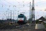 Die Cobra 2829 rangiert in Aachen-West bei Sonne und Wolken am 8.9.2013.