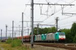 Zwei Cobra 2826 und 2830 kommen mit einem langen Kalkzug aus Richtung Vise(B) und fahren durch Montzen-Gare(B) nach Aachen-West bei Wolken am 22.9.2013.