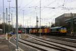 Ein Class 66 PB15 von Railtraxx BVBA fährt als Schubhilfe sie schiebt einen langen MSC-Containerzug von Aachen-West nach Antwerpen-Berendrecht(B) bis zum Gemmenicher-Tunnel.Vorne fährt eine