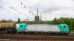 Die Cobra 2825 fährt mit einem langen gemischten Güterzug aus Köln-Gremberg nach Antwerpen-Noord(B),aufgenommen bei der Ausfahrt aus Aachen-West in Richtung Montzen/Belgien.