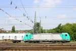 Die Cobra 2808 fährt mit einem langen Containerzug aus Gallarate(I) nach Antwerpen-Oorderen(B), aufgenommen bei der Ausfahrt aus Aachen-West in Richtung Montzen/Belgien.