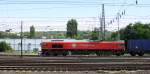 Die Class 66 PB03  Mireille  von Crossrail kommt aus Richtung Montzen/Belgien mit einem langen P&O Ferrymasters Containerzug aus Zeebrugge(B) nach Gallarate(I) und fährt in Aachen-West ein.