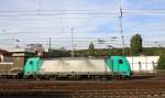 Die Cobra 2823 fährt mit einem langen Containerzug aus Gallarate(I) nach Zeebrugge(B) bei der Ausfahrt aus Aachen-West und fährt in Richtung Montzen/Belgien.