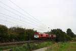 Die Class 66 DE6313  Ymke  von Crossrail kommt mit viel Dieselpower die Gemmenicher-Rampe hochgefahren aus Richtung Aachen-West in Richtung Montzen/Belgien mit einem langen Containerzug aus Novara(I)