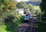 Die Cobra 2828 kommt die Gemmenicher-Rampe hochgefahren aus Aachen-West mit einem langen Containerzug aus Gallarate(I) nach Antwerpen-Combinant(B) und fährt gleich in den Gemmenicher-Tunnel