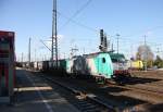 Die Cobra 2831 fährt mit einem langen Containerzug aus Gallarate(I) nach Antwerpen-Oorderen(B), aufgenommen bei der Ausfahrt aus Aachen-West in Richtung Montzen/Belgien.