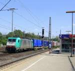 186 123 von Railtraxx kommt aus Richtung Montzen/Belgien mit einem einem langen KLV-Containerzug aus Genk-Goederen(B) nach Frankfurt-Höchstadt am Main(D) und fährt in Aachen-West ein.