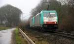 Zwei Cobra 2831 und 2824  kommen aus Richtung Montzen/Belgien mit einem langen Ölzug aus Antwerpen-Petrol(B) nach Basel-SBB(CH) und fahren die Rampe nach Aachen-West hinunter.