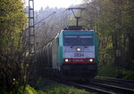 Die Cobra 2834 kommt die Gemmenicher-Rampe herunter nach Aachen-West mit einem Kesselzug aus Antwerpen-Noord(B) nach Burghausen-Wackerwerk(D).