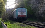 Die Cobra 2830 kommt die Gemmenicher-Rampe herunter nach Aachen-West mit einem langen gemischten Güterzug aus Antwerpen-Noord(B) nach Köln-Gremberg(D).