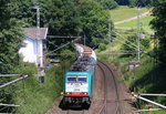 Die Cobra 2816 mit einer schwesterlok  kommt aus Richtung Aachen-West und fährt die Gemmenicher-Rampe hochgefahren mit einem langen Kalkleerzug aus Millingen(D) nach Yves-Gomezee(B)  und