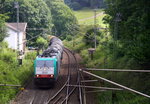 Die Cobra 2840 kommt die Gemmenicher-Rampe hochgefahren aus Aachen-West mit einem Kurzen Ölleerzug aus Basel-SBB(CH) nach Antwerpen-Petrol(B) und fährt gleich in den Gemmenicher-Tunnel