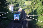 Die Cobra 2820  kommt die Gemmenicher-Rampe hochgefahren aus Aachen-West mit einem Containerzug aus Gallarate(I) nach Antwerpen-Oorderen(B) und fährt gleich in den Gemmenicher-Tunnel hinein und