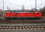 186 333-1 DB-Schenker rangiert in Aachen-West.
Aufgenommen vom Bahnsteig in Aachen-West. 
Aam Kalten Nachmittag vom 6.12.2017.