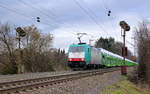 186 206 von Railtraxx kommt aus Richtung Aachen-West und fährt die Gemmenicher-Rampe hoch mit einem Jaguar-Autozug aus Graz-Vbf(A) nach Zeebrugge(B)  und fährt in Richtung Montzen/Belgien.
Aufgenommen an der Montzenroute am Gemmenicher-Weg. 
Am Nachmittag vom 22.1.2018.