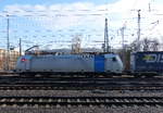 186 254-9 von Railpool kommt aus Richtung Montzen/Belgien mit einem LKW-Zug aus Zeebrugge-Ramskapelle(B) nach Novara(I) und fährt in Aachen-West ein. 
Aufgenommen vom Bahnsteig in Aachen-West.
Bei Sonnenschein am Morgen vom 14.3.2018.