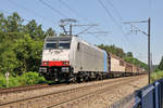 186 445 von Lineas/Railpool mit dem gemischten Güterzug Gremberg - Antwerpen-Noord im Gemmenicher Wald auf der Fahrt Richtung Visé. Aufnahme vom 28/06/2018.