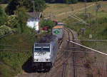 186 299-4 von Lineas/Railpool kommt aus Richtung Aachen-West und fährt die Gemmenicher-Rampe hochgefahren mit einem langen Containerzug aus Gallarate(I) nach Antwerpen-Oorderen(B) und fährt