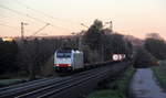 186 447-9 von Lineas/Railpool kommt aus Richtung Aachen-West und fährt die Gemmenicher-Rampe hoch mit einem gemischten Güterzug aus Bratislava-východ(SVK) nach Antwerpen-D.S.(B) und