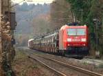 Nachschu auf Schubhilfe 185 184-9, die am 04.12.2009 auf der Montzenroute von Aachen West zum Gemmenicher Tunnel die Cobra 186 214 untersttzt, die einen mit Panzern beladenen belgischen Militrzug