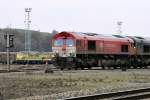 Alte Generation und neue Generation. Heute wird der Bahnhof Montzen hauptschlich von Class 66-Loks verschiedener Privatfirmen als Parkplatz genutzt. Hier im Vordergrund die rote PB03 von Crossrail. Im Hintergrund erkennt man zwei alte 51er der SNCB/NMBS, die dort schon seit einigen Jahren vor sich hinrosten. Aufgenommen am 20/03/2011.