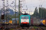 Die Cobra 2815 steht in Aachen-West im Hitergrund stehen zwei  alte Eloks von der SNCB 18er bei Herbstwetter.