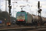 Die Cobra 2820 fhrt mit einem Kesselzug aus Ludwigshafen-BASF nach Antwerpen-BASF bei der Ausfahrt von Aachen-West bei Sonne und Wolken am 11.3.2012.