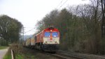 Die Class 66 DE6310  Griet  kommt mit einem Containerzug aus Belgien die Gemmenicher-Rampe herunter nach Aachen-West.
Aufgenommen am Gemmenicher-Weg am 30.3.2012.