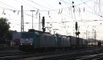 Zwei Cobra 2841 und 2828 und fahren mit einem sehr langen Containerzug von Aachen-West nach Belgien.
Aufgenommen in Aachen-West in der Abendstimmung am 16.9.2012.
