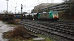 Die Cobra 2814 kommt mit einem gemischten Gterzug aus Antwerpen-Noord(B) nach Kln-Gremberg und fhrt in Aachen-West ein bei Regenwetter am 22.12.2012.