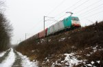 Die Cobra 2825 kommt aus Montzen-Gare(B) mit einem langen gemischten Gterzug aus Genk-Goederen(B)(via Kinkempois(B) nach Kln-Gremberg und fhrt in Richtung Aachen-West.