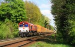 Die Class 66 PB12  Marleen  von Crossrail kommt die Gemmenicher-Rampe hochgefahren aus Richtung Aachen-West mit einem langen P&O Ferrymasters Containerzug aus Gallarate(I) nach Zeebrugge(B) und fhrt