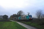 Zwei Cobra 2834 und 2804 kommen aus Richtung Montzen/Belgien mit einem langen Kalkzug aus Yves-Gomeze(B) nach Millingen und fahren die Rampe nach Aachen-West hinunter.