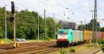 186 123 von Railtraxx  kommt aus Richtung Montzen/Belgien mit einem einem langen KLV-Containerzug aus Genk-Goederen(B) nach Frankfurt-Höchstadt am Main(D) und fährt in Aachen-West ein.
Aufgenommen vom Bahnsteig in Aachen-West bei schönem Sonnenschein am Nachmittag vom 5.8.2014.
